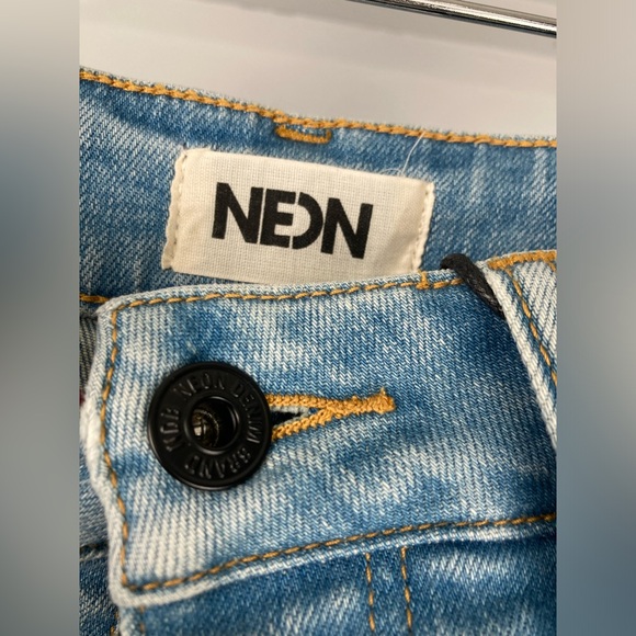 Neon Denim | Jean shorts with Raw Edge (Cut-off )| size 27 - Picture 4 of 5